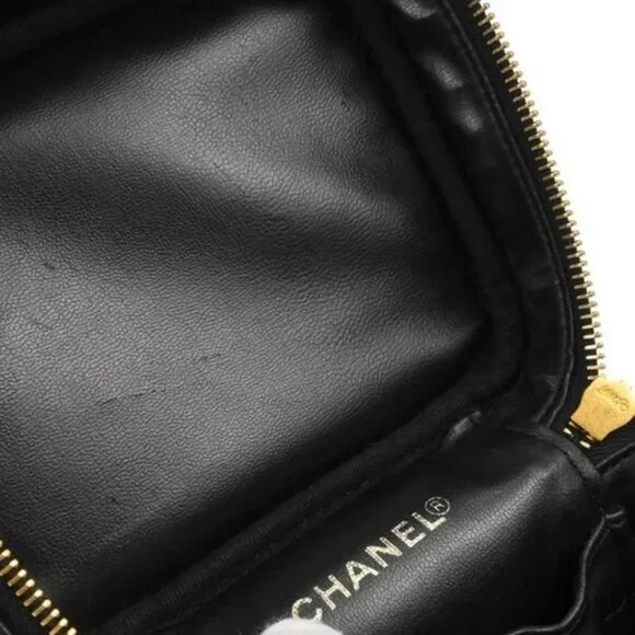 Chanel Black Calfskin Timeless Vanity Handbag 126131 - Picture 4 of 10